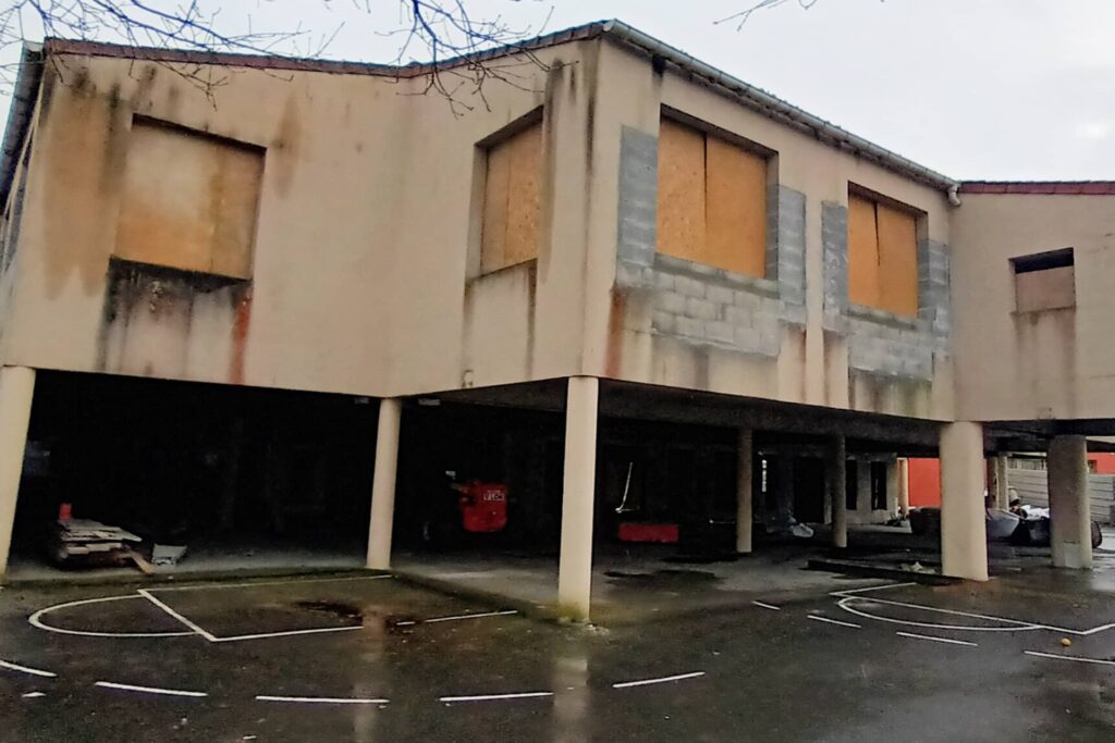 Ravalement de facade école avant travaux