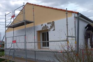 Rénovation de façade avec isolation thermique par l'extérieur avant travaux