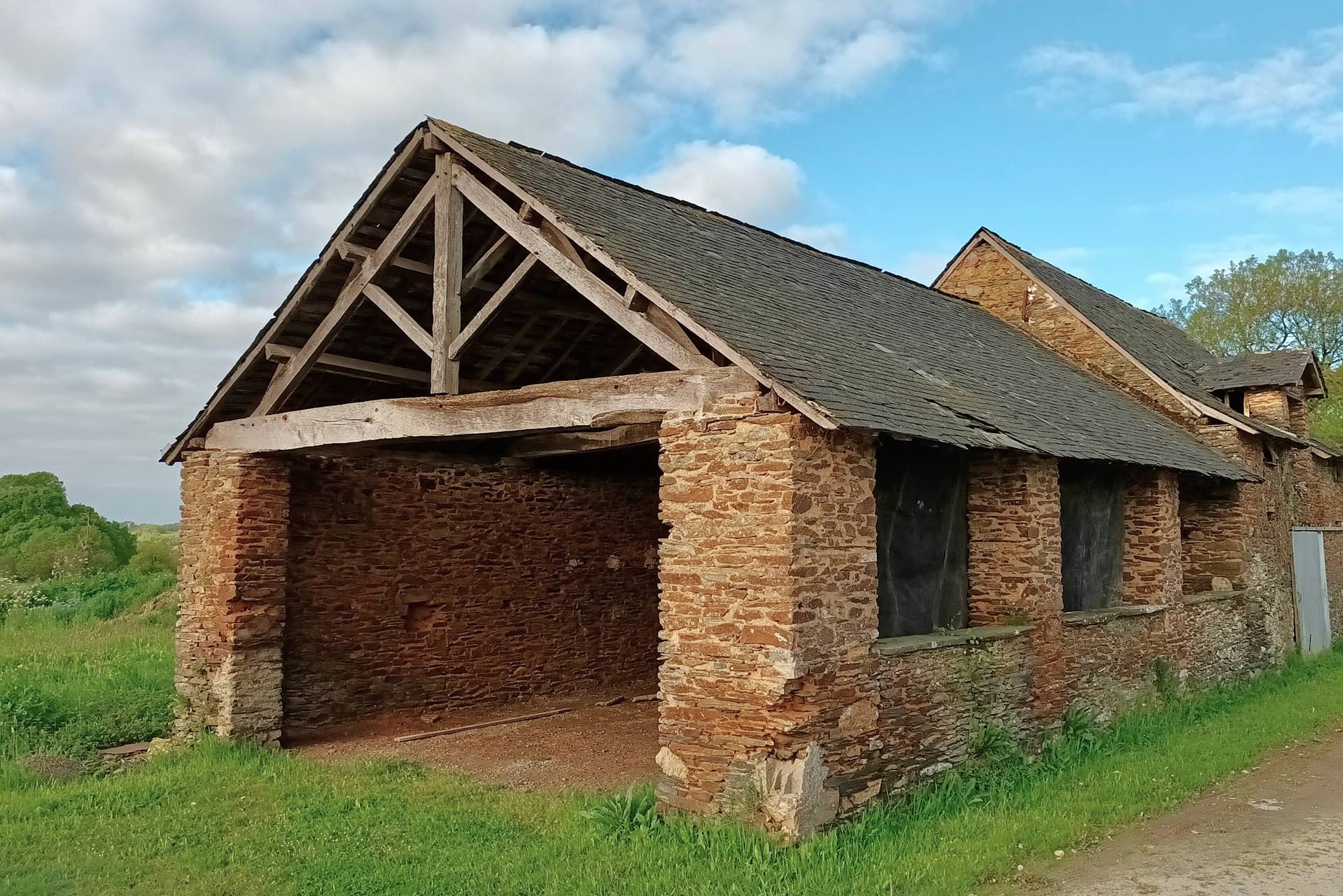 Ravalement d'un batiment ancien avant travaux