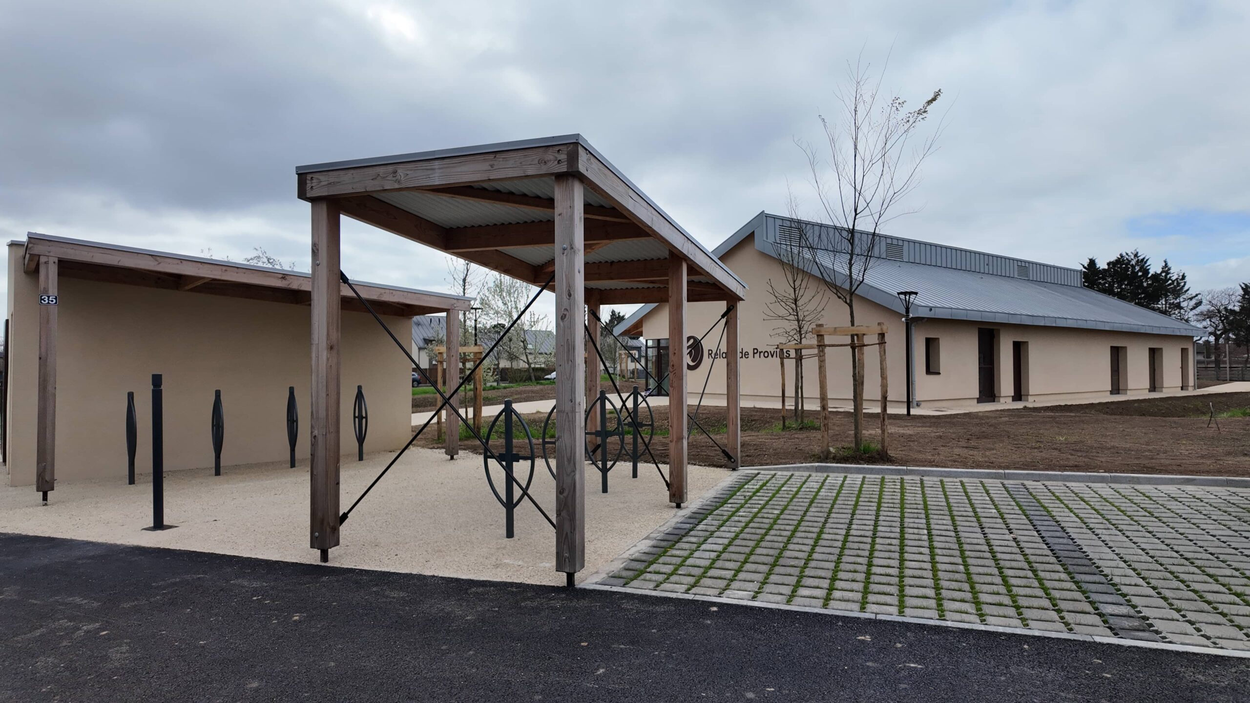 Ravalement Espace multimodal - Écouflant1