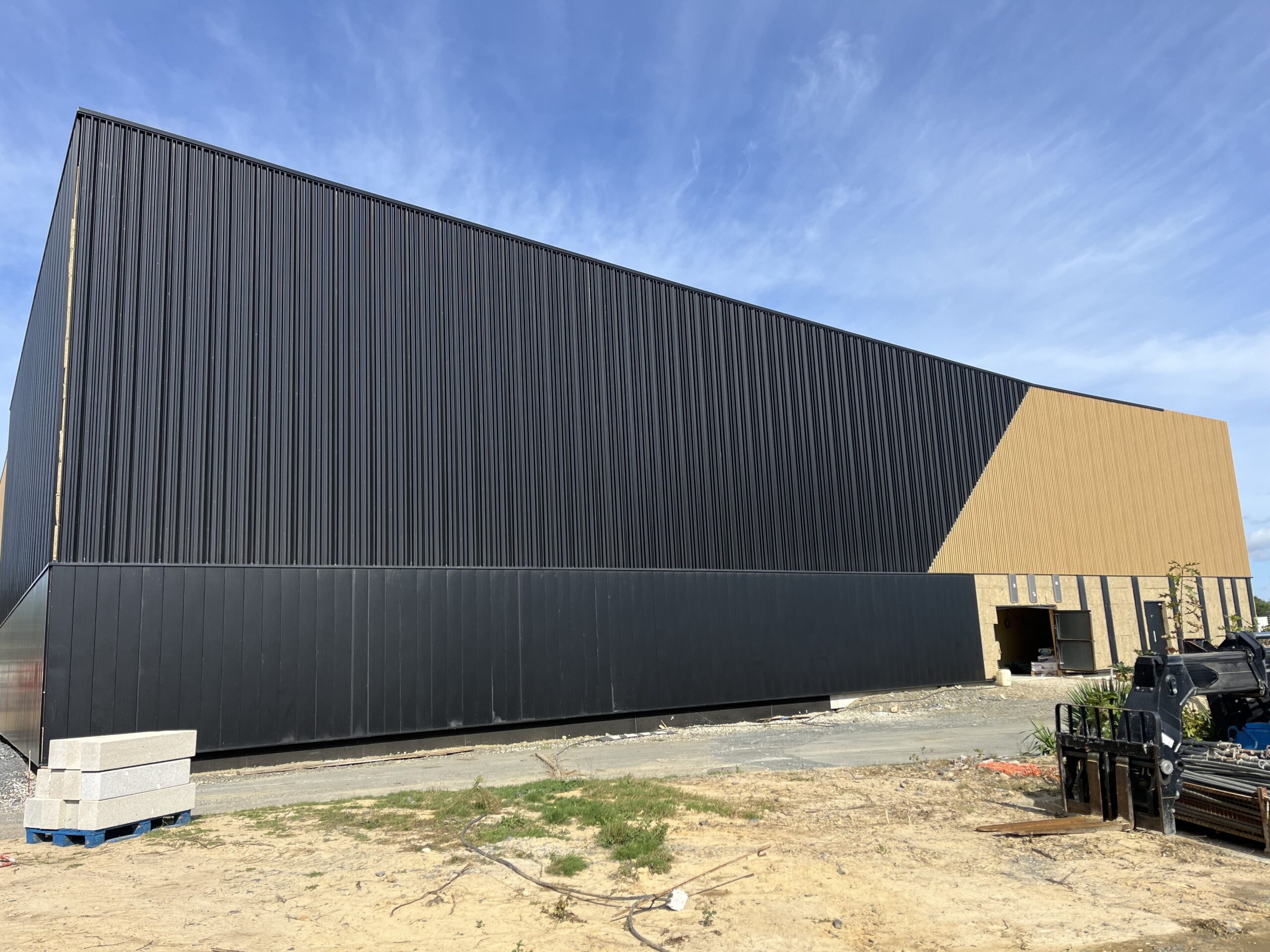 Vue générale de l'avancement du chantier du complexe cinématographique Cinéville à Beaupréau.