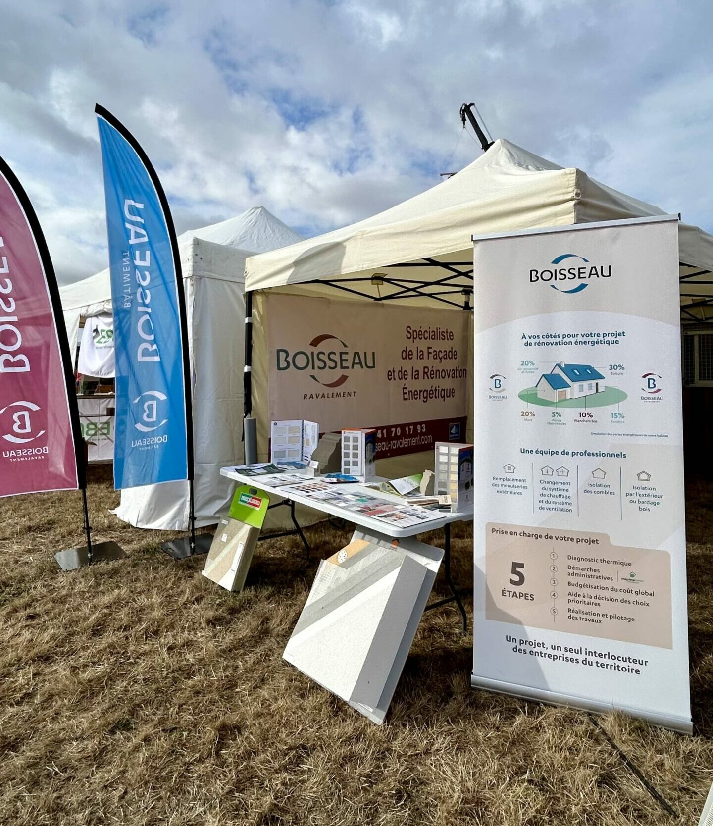 Le stand Boisseau Ravalement à la foire de la Petite Angevine, Hippodrome de la Prée