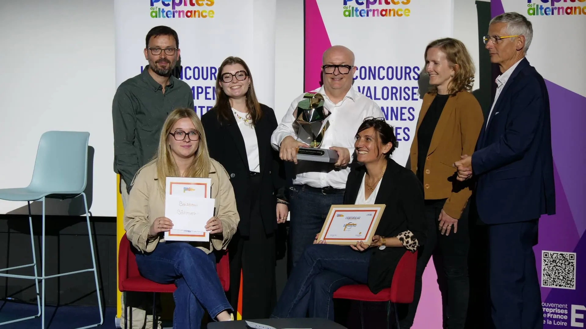 Équipe Boisseau avec la coupe du concours Pépites de l’alternance 2026