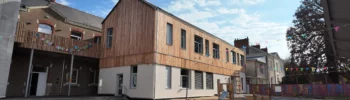 Nouvelle façade de l’école Saint-Félix à Nantes après les travaux d’extension et de ravalement.